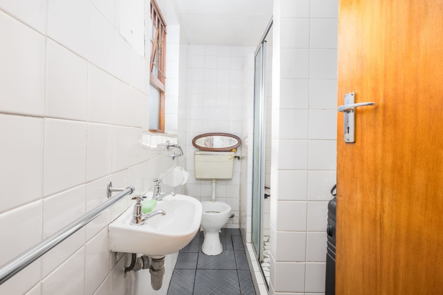 6 Bedroom Property for Sale in Vredekloof Western Cape